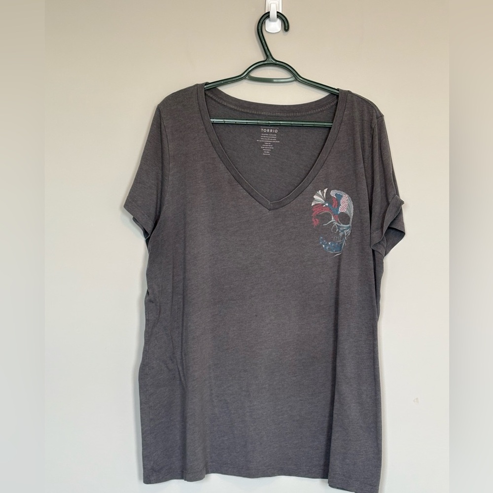Torrid tee with floral skull left breast. Torrid size 3
